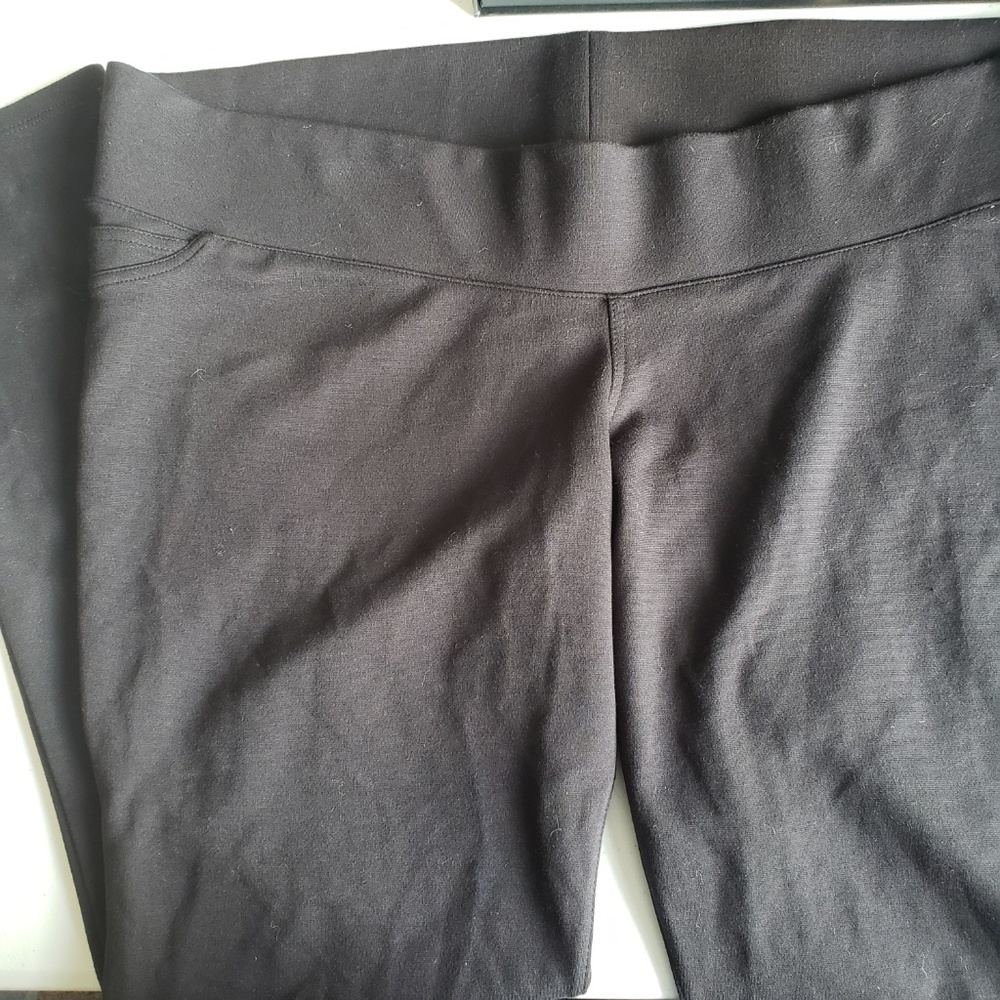 NWOT Maternity Inset Panel Ponte Pants Black - Picture 5 of 6